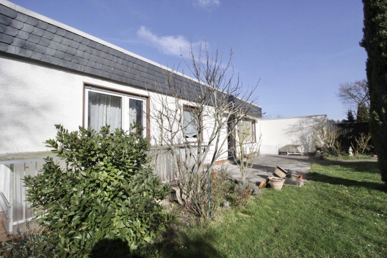 Terrassenseite Mainz / Lerchenberg Bungalow Wohnen auf einer Ebene - Bungalow in sonniger Lage