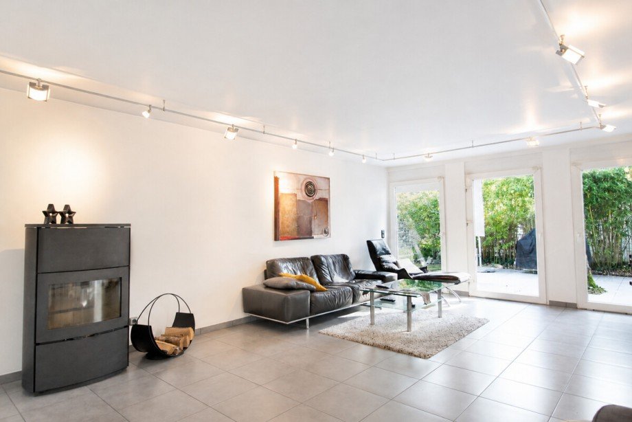 Wohnzimmer mit Kaminofen und Ausgang zur Terrasse Einfamilienhaus Mainz-Gonsenheim
